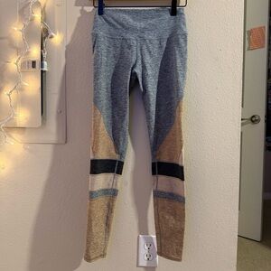 ALO Yoga Colorblock Leggings in Heather Gray, Tan & Black